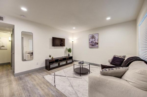 Trendy Midtown Apt, Walk to Shops & Sites, Pets Ok